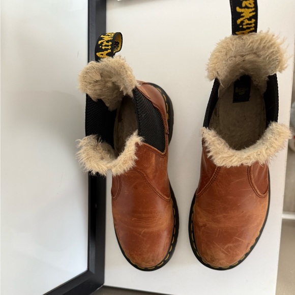 Dr. Martens Unisex Chelsea Boot 2976 Leather Faux Fur Lined women’s size 7 - Picture 12 of 15